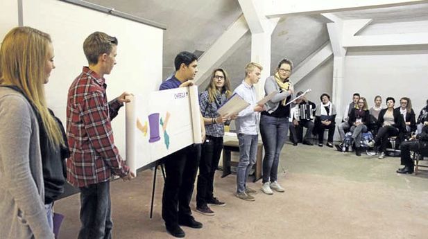 Die Schüler des Literaturkurses der Stufe Q2 des Aldegrever-Gymnasiums gestalteten den literarischen Abend