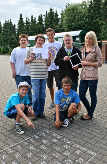 Schüler des Aldegrever-Gymnasiums und der Clarenbach-Schule