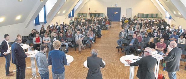 Die Podiumsdiskussion in der Aula